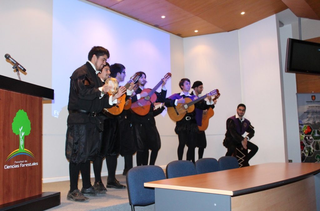 Facultad de Ciencias Forestales brindó bienvenida oficial a sus nuevos alumnos