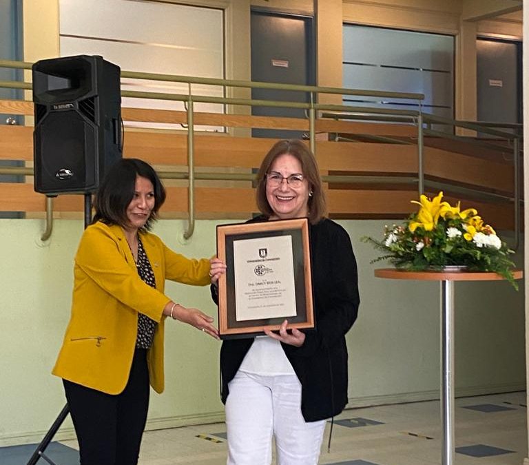 Centro de Biotecnología UdeC otorgó reconocimiento a la Dra. Darcy Ríos Leal por su destacada trayectoria